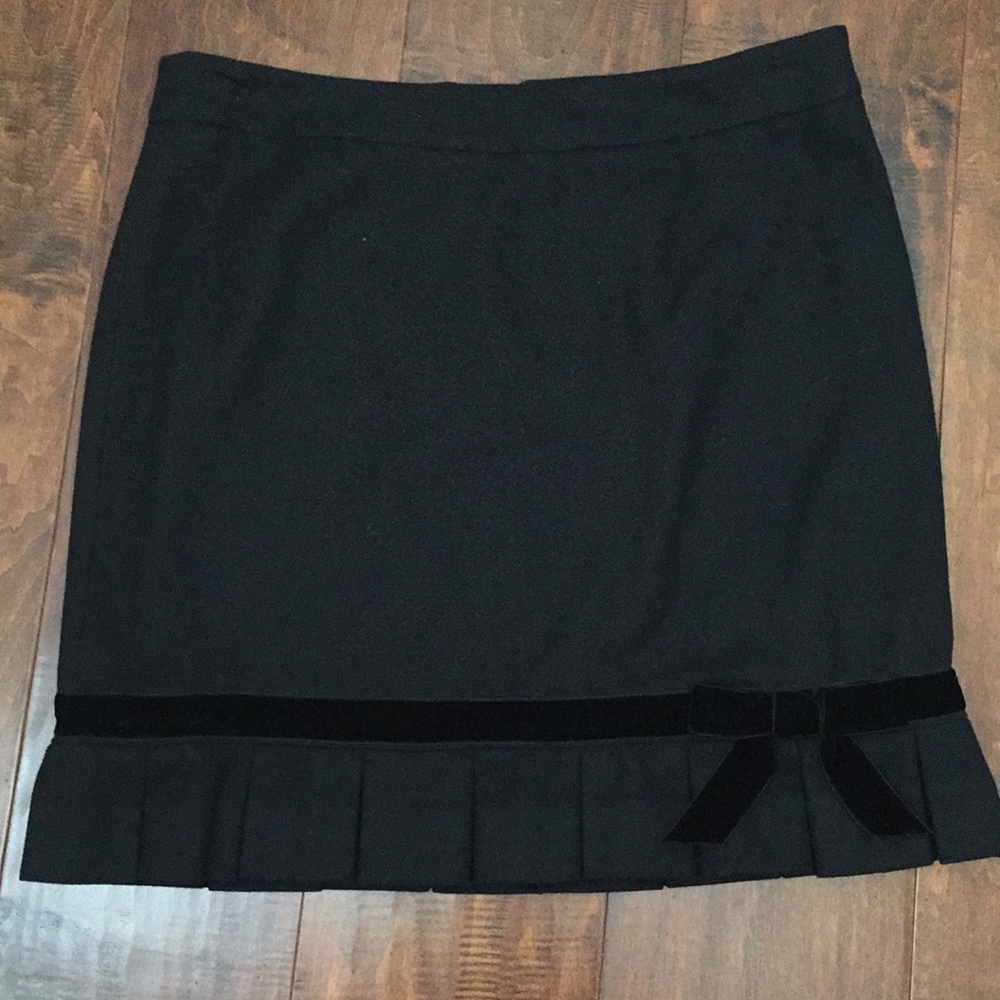 Banana Republic Black skirt. Size 6P